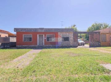 Casa · 141m² · 5 Ambientes · 1 Cochera · Venta Casa 4 Dorm. y Gran Terreno - Colón