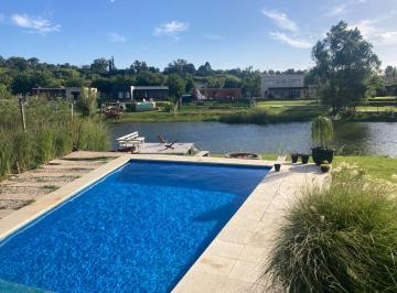 Casa · 200m² · 6 Ambientes · 1 Cochera · Venta Casa 6 Ambientes Lote Interno Pileta Lago Amplia Luminoso Barrio El Cazal Permuta Apto Credito