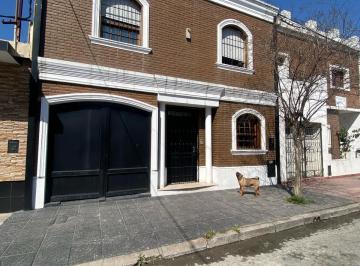 Casa · 307m² · 9 Ambientes · 1 Cochera · Casa en Barrio Sur