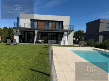 Casa · 200m² · 5 Ambientes · 2 Cocheras · Casa en Alquiler en El Canton Amoblado
