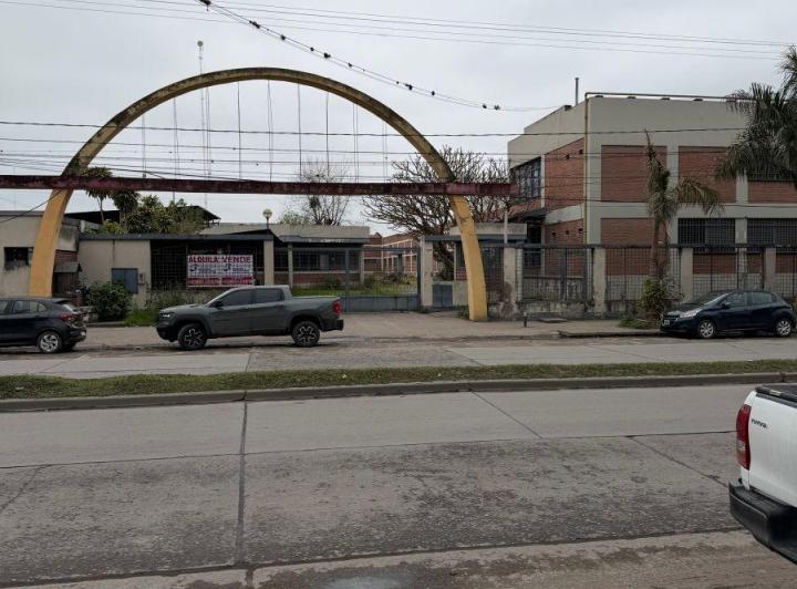 Local comercial · 2500m²
