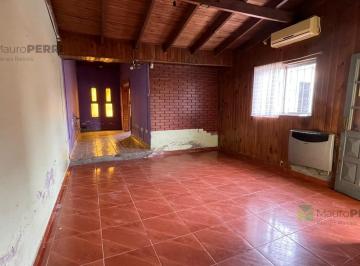 Casa · 80m² · 4 Ambientes · 1 Cochera · Casa en Venta en Los Hornos