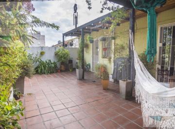 PH · 161m² · 6 Ambientes · 1 Cochera · Venta PH de 6 Ambientes con Patio, Dos Terrazas y Cochera Cubierta, Flores