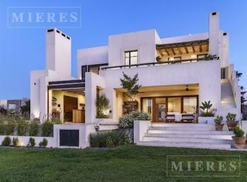 Casa · 334m² · 6 Ambientes · Casa en Alquiler de Verano a La Laguna en Laguna Grande - Villanueva.