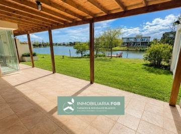 Casa · 180m² · 5 Ambientes · 4 Cocheras · Casa a La Laguna en Alquiler en Barrio Islas | El Cantón | Pileta Cubierta 15 m | Muelle | 3 Do