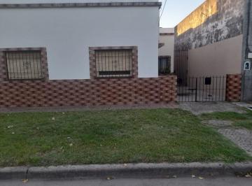 Casa · 78m² · 4 Ambientes · 2 Cocheras · Casa de 4 Ambiente C/cochera, Patio y Gran Terraza