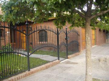 Casa de 10 ambientes, Cipolletti · Casa en Venta con Amplio Terreno y Pileta – Cipolletti