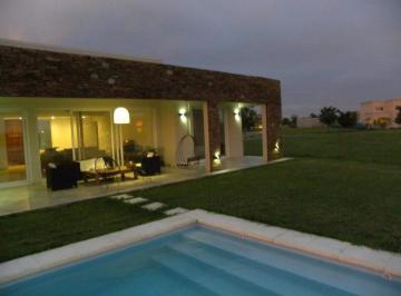 Casa · 170m² · 4 Ambientes · 5 Cocheras · Casa Al Agua en Alquiler Temporal en El Canton Norte