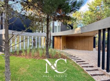 Casa · 288m² · 5 Ambientes · 1 Cochera · Casa en Venta en Costa Esmeralda Marítmo IV 4 Suites