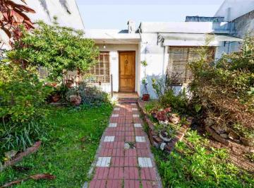 Casa · 70m² · 4 Ambientes · 2 Cocheras · Casa 4 Ambientes en Venta en Quilmes con Cochera