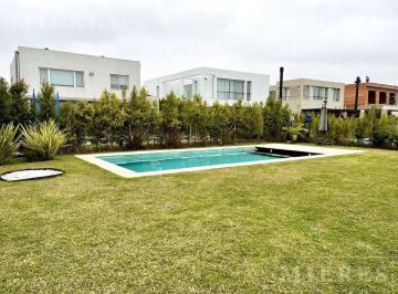 Casa · 176m² · 6 Ambientes · 2 Cocheras · Casa en Alquiler Sin Muebles Sobre Lote Interno. Los Castaños, Nordelta