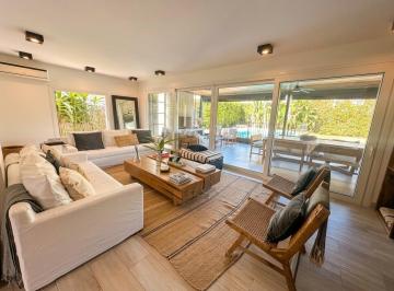 Casa · 284m² · 6 Ambientes · 3 Cocheras · Casa en Venta, 3 Dorm. en Suite, La Comarca