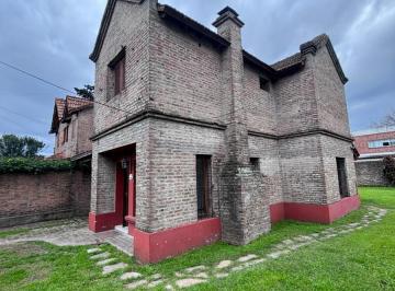 Casa · 110m² · 4 Ambientes · 1 Cochera · Casa - Fisherton
