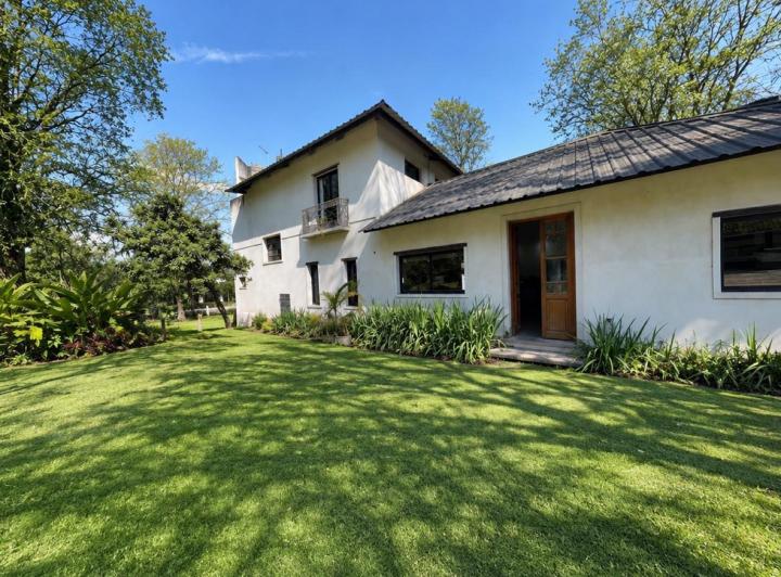 Casa · 1350m² · 11 Ambientes
