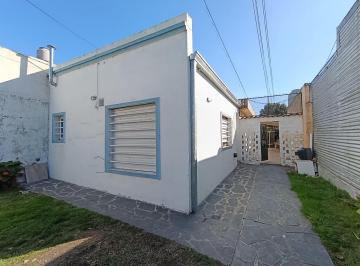 Casa · 140m² · 3 Ambientes · 1 Cochera · Casa en Venta Berisso 2 Dorm. + Departamento