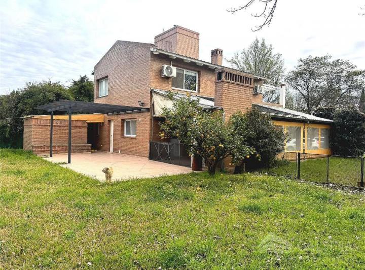 Casa · 228m² · 11 Ambientes · 3 Cocheras