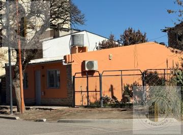 Casa · 80m² · 4 Ambientes · 1 Cochera · Vendo Casa 2 Dorm. en Cipolletti - Barrio Arévalo