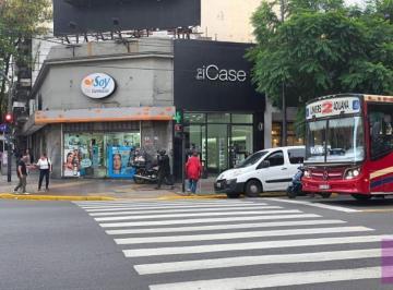 Local comercial · 130m² · 2 Ambientes · Local Sobre Av Rivadavia 6795, Sobre Senda Peatonal, Excelente Imagen y Ubicación, Sin Expensas