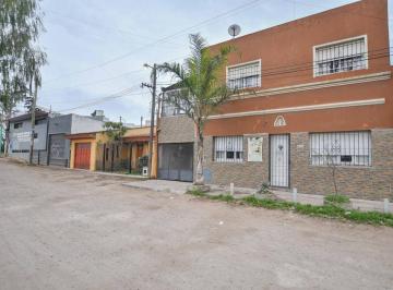 Casa · 220m² · 6 Ambientes · 1 Cochera · Venta de Tres Casas en Bloque, Ideal Pensión