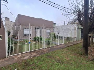 Casa · 213m² · 3 Ambientes · 1 Cochera · Casa 2 Dorm. con Patio | Gonnet