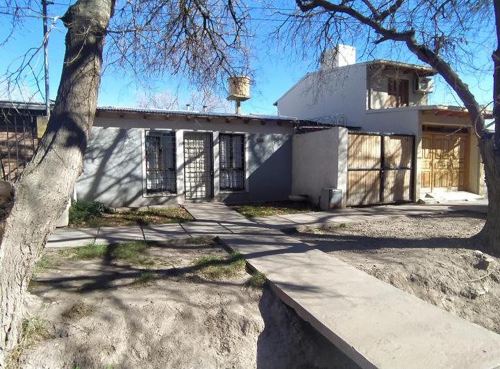 Casa · 74m² · 5 Ambientes · 2 Cocheras