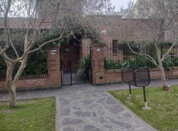 Casa · 150m² · 4 Ambientes · 1 Cochera · Casa en Venta en Gonnet