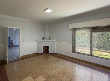Casa · 109m² · 2 Ambientes · 2 Cocheras · Excelente Casa Lote Propio con 188 m²