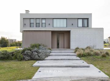 Casa · 197m² · 5 Ambientes · 3 Cocheras · Casa en Venta en La Providencia - Canning