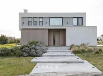 Casa · 197m² · 5 Ambientes · 3 Cocheras · Casa en Venta en La Providencia - Canning