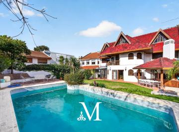 Casa · 450m² · 7 Ambientes · 3 Cocheras · Casa en Florida con Jardin Pileta 4 Dorm. Zona Residencial