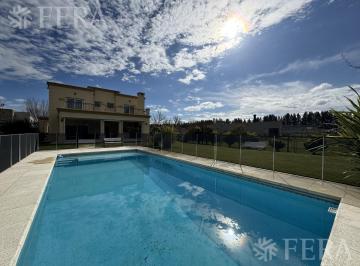 Casa · 148m² · 5 Ambientes · 2 Cocheras · Venta Casa 5 Ambientes con Piscina en Haras del Sur Ii - La Plata