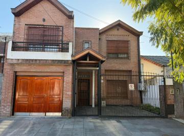 PH · 67m² · 2 Ambientes · 1 Cochera · Alquiler PH de 2 Amb con Cochera en Bernal