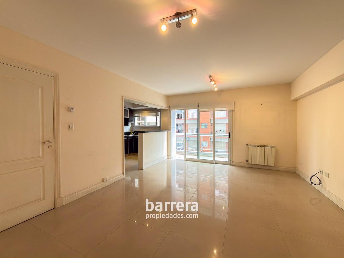 Living comedor amplio y luminoso, 3 amb, 74m² con cochera — Plaza Mitre