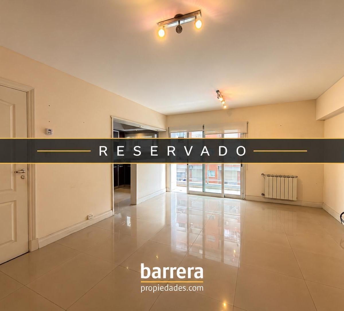 Living comedor amplio y luminoso, 3 amb, 74m² con cochera cubierta — Plaza Mitre