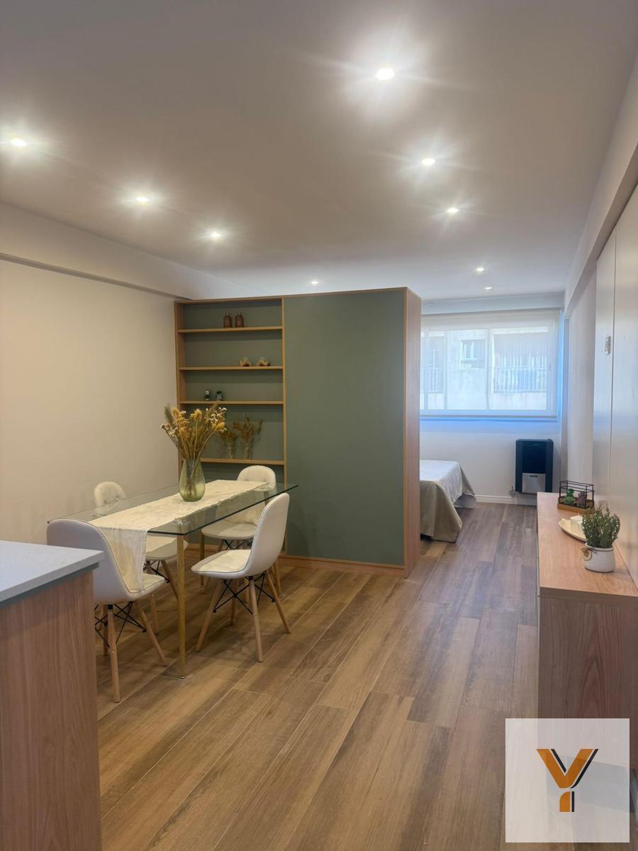 Departamento monoambiente en venta sobre calle Cordoba y Moreno