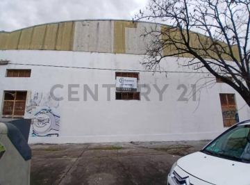Bodega-Galpón · 800m² · Galpon en Alquiler La Plata - Calle 63 8 y 9