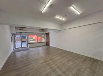Local comercial · 106m² · Alquiler de Local Comercial en El Centro Yi y 18