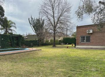 Casa · 800m² · 5 Ambientes · 1 Cochera · Venta de Casa con Parque y Pileta 5 Ambientes en Monte Grande