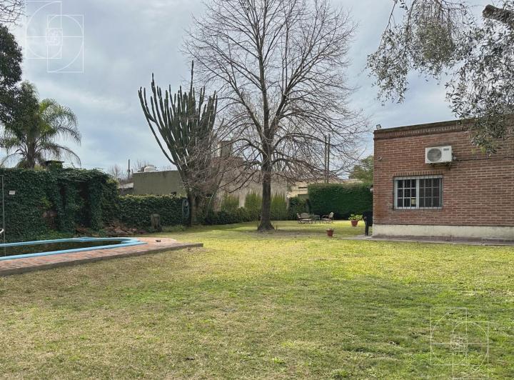 Casa · 800m² · 5 Ambientes · 1 Cochera