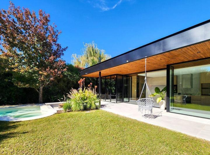 Casa · 190m² · 4 Dormitorios · 2 Cocheras