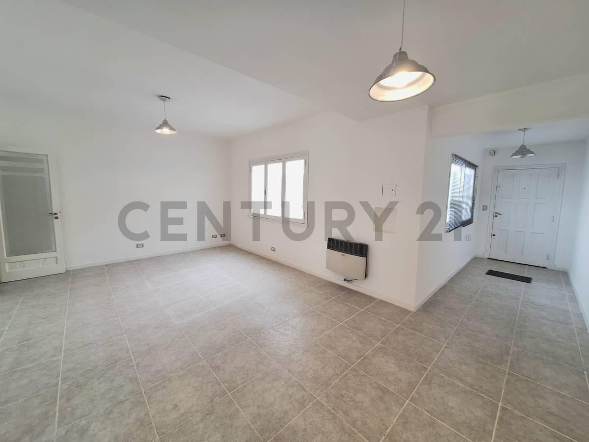PH 3 amb, 75m² reciclado con patio — Plaza Mitre