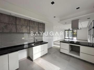 Casa · 210m² · 5 Ambientes · 6 Cocheras · Casa Venta - Barrancas de Iraola, Hudson - Estrenar