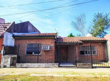 Casa · 103m² · 3 Ambientes · 1 Cochera · Casa 3 Ambientes Venta Castelar Norte