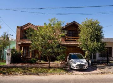 Casa · 190m² · 4 Ambientes · 2 Cocheras · Venta Casa 4 Amb Piscina Parque Coch Don Bosco