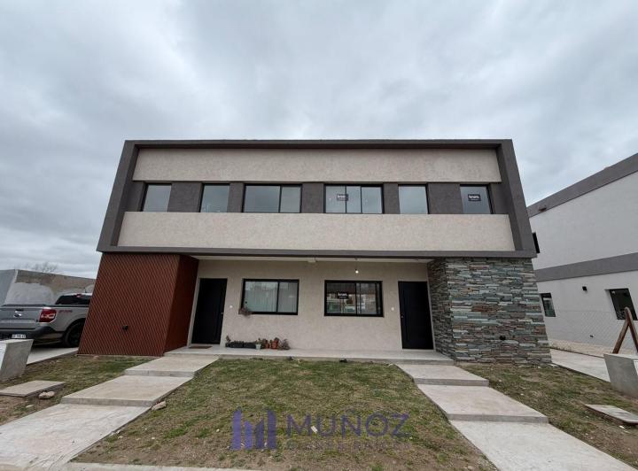 Casa · 125m² · 4 Ambientes · 2 Cocheras