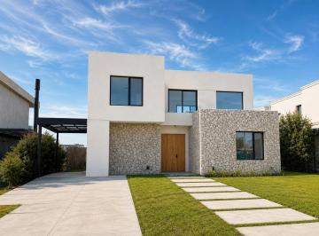 Casa · 200m² · 5 Ambientes · 1 Cochera · Casa en Venta en Acacias, Puertos, Escobar