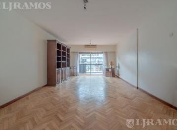 Departamento · 116m² · 4 Ambientes · Venta - Semipiso Alto de 4 Ambientes en Recoleta - Balcon con Excelente Vista