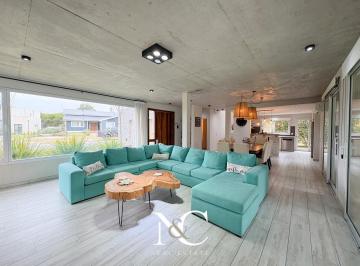 Casa · 245m² · 6 Ambientes · 2 Cocheras · Casa en Venta en Costa Esmeralda