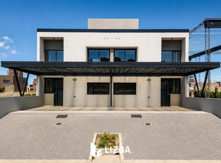 Casa · 145m² · 4 Ambientes · 2 Cocheras