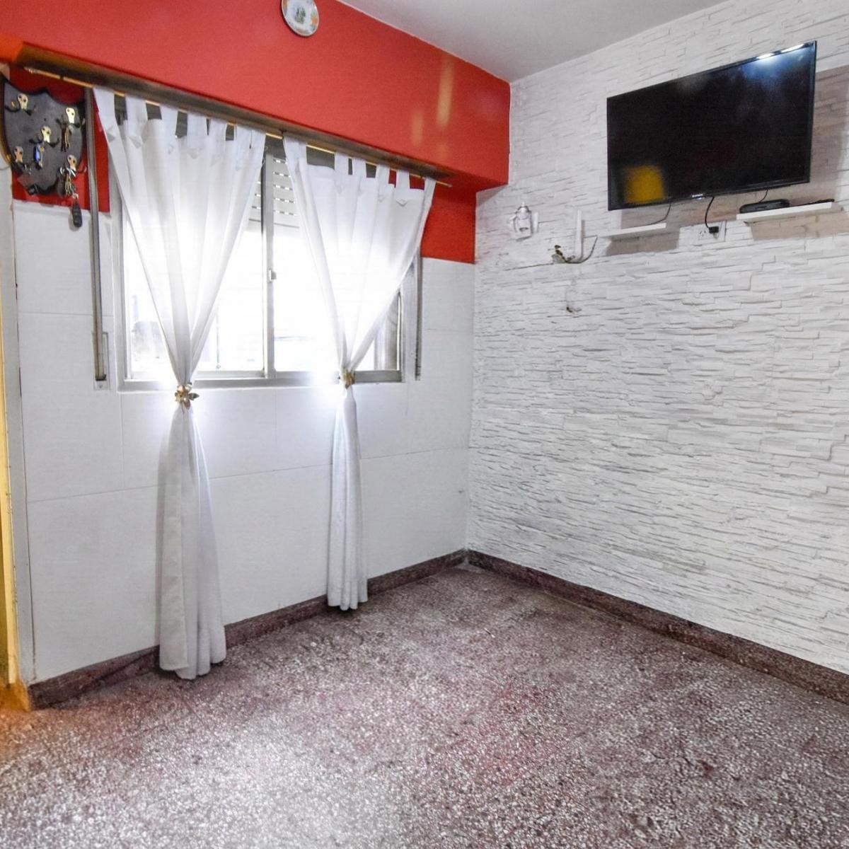 Ph dos ambientes con patio. Planta baja. 23m2.